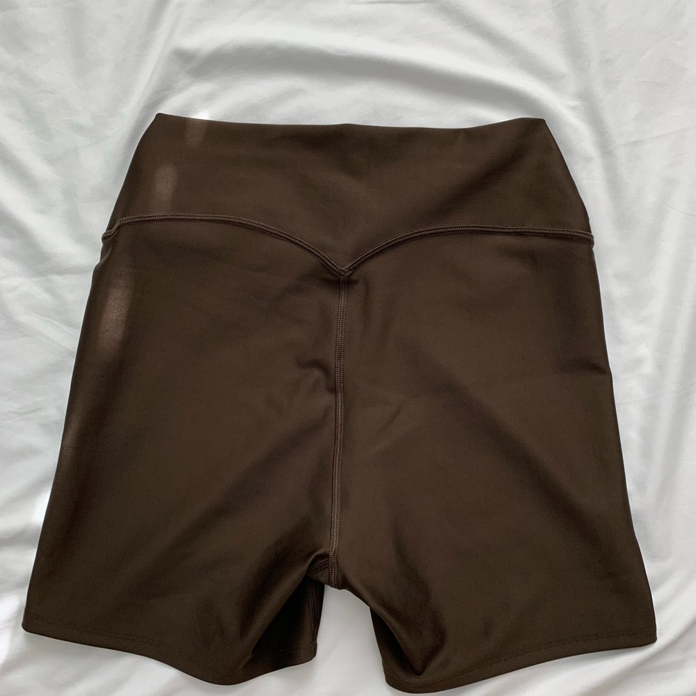 ALO Yoga Chocolate Brown High-Rise Bike Shorts - Picture 4 of 4